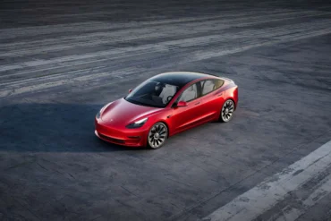 TESLA Model 3 est désormais 5 000 $ moins Cher que la moyenne des Voitures Neuves aux États-Unis